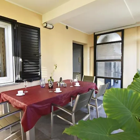 Appartement Vlado In Der Naehe Des Meeres By Interhome