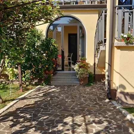 Vlado In Der Naehe Des Meeres By Interhome Apartman