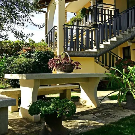 Apartman Vlado In Der Naehe Des Meeres By Interhome